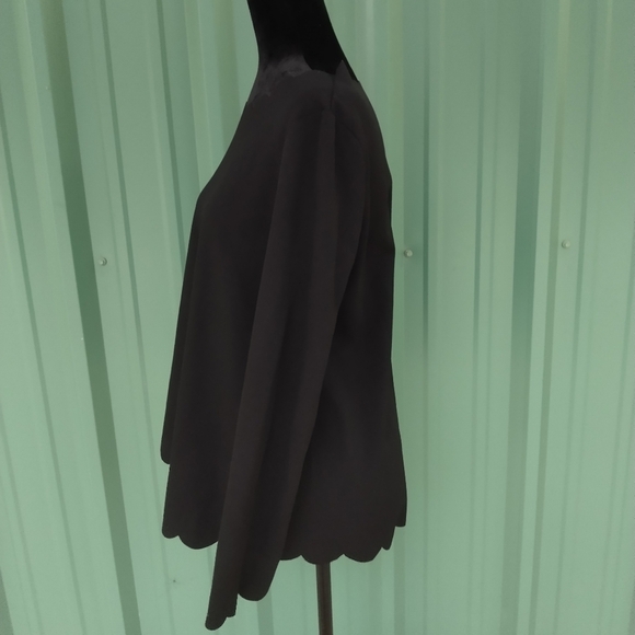 Women's Black Top Blouse Scalloped Neckline & Hem Size Medium - Picture 3 of 4